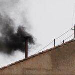 Βατικανό: O πρώτος καπνός θα βγει απο την Καπέλα Σιξτίνα αύριο γύρω στις 7 το απόγευμα ώρα Ιταλίας