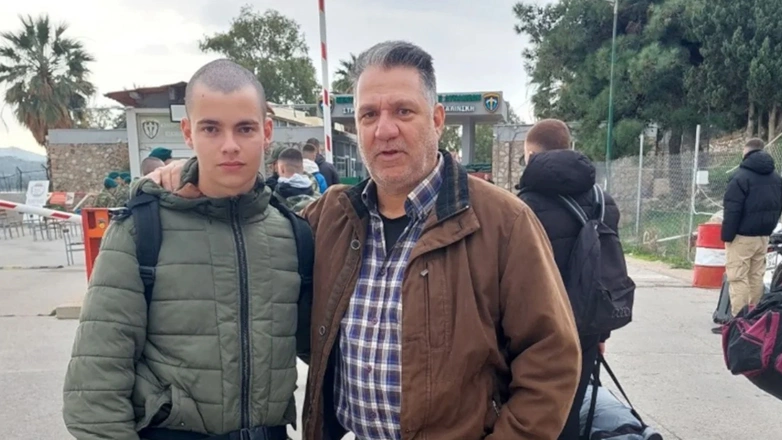 Θρήνος στη Ρόδο με το θάνατο του 19χρονου οπλίτη: Η οικογένεια αναζητά απαντήσεις - «Φέρνω το παιδί μου στην κούτα» - Ελεύθερος Τύπος